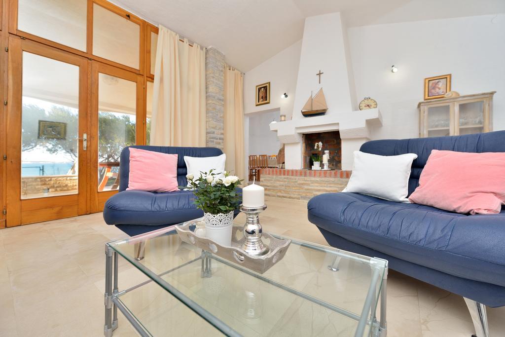 Beachfront Skoblar Holiday Home With Seaview Privlaka  Exterior photo